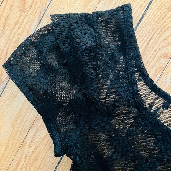 Lace see through top - Picture 3 of 3